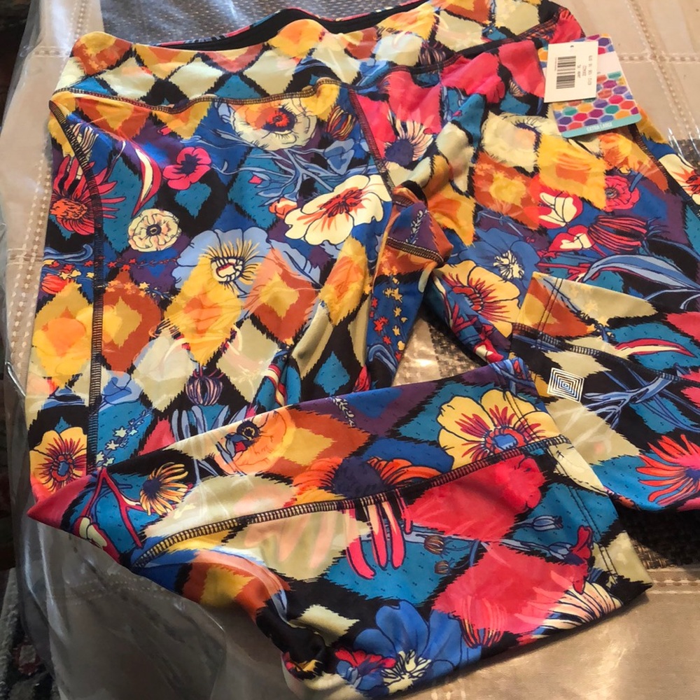 Multicolored capris - Picture 2 of 2